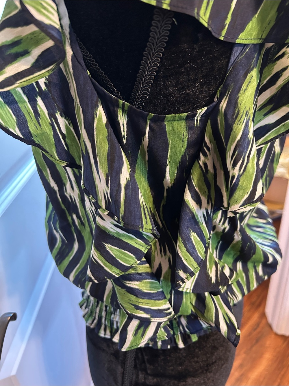 Green Patterned Off-Shoulder Ruffle Top - Picture 5 of 10